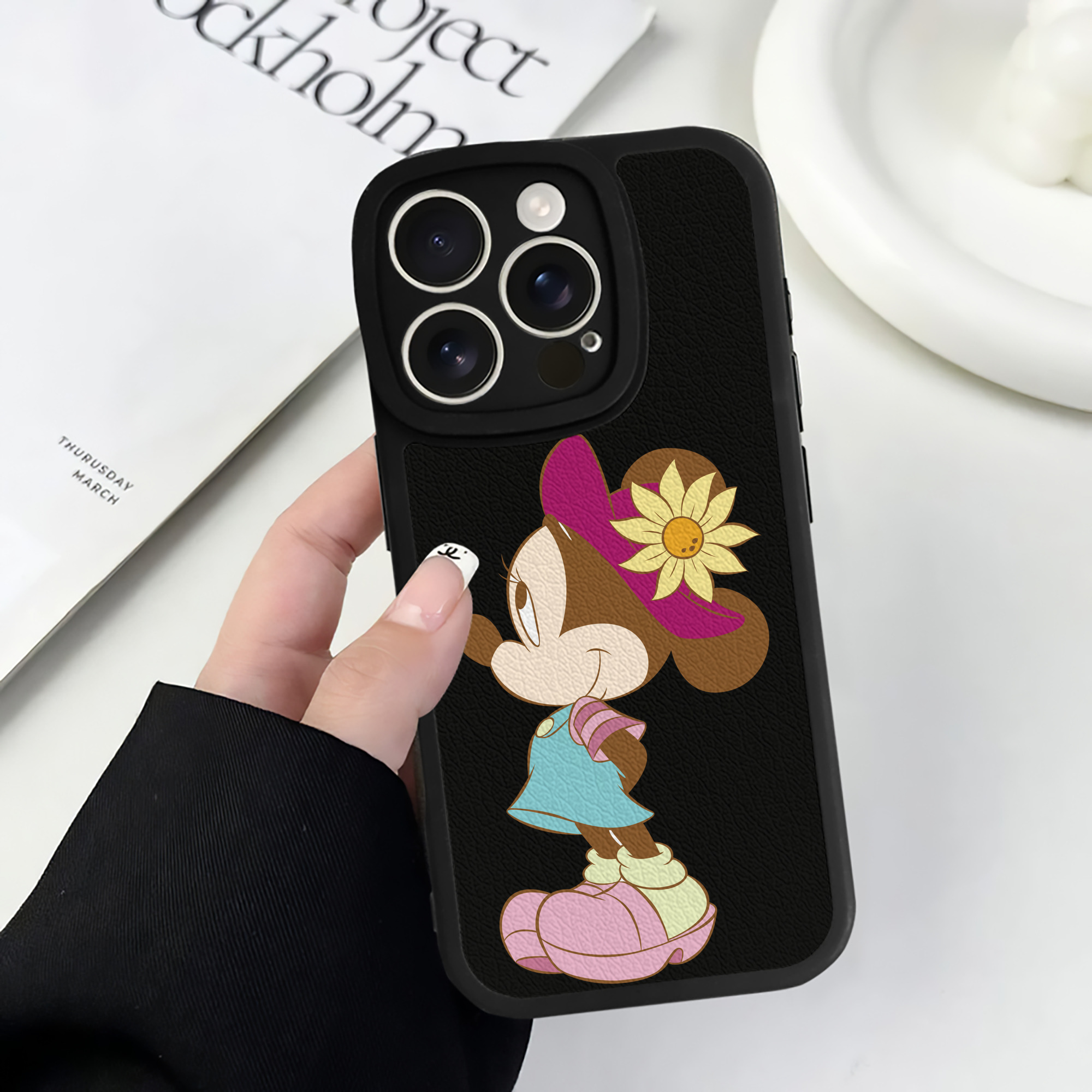 （画像用） ミッキーマウス Mickey Mouse 【iPhone 16シリーズ対応】シリコンスマホケース（レザー調） 材質：シリコン